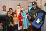 Сотрудники ГИБДД переоделись в костюмы Деда Мороза чтобы дарить подарки